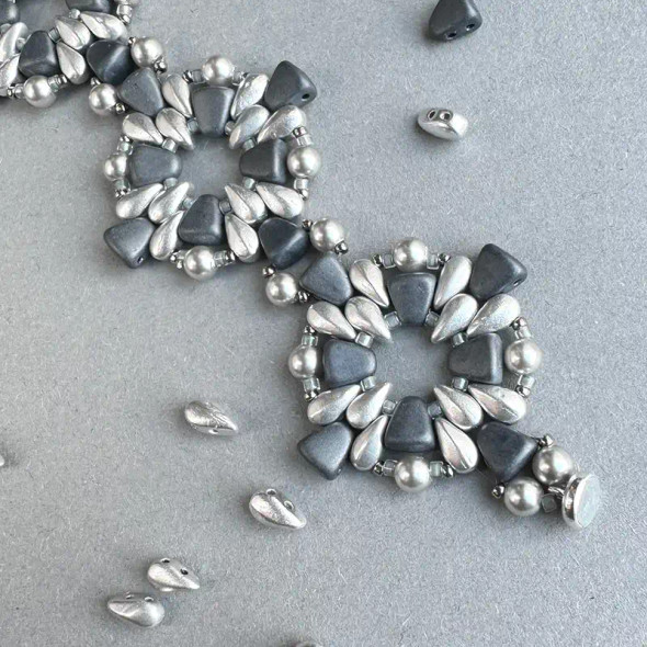 15/0 Seed Beads CRYSTAL LABRADOR FULL